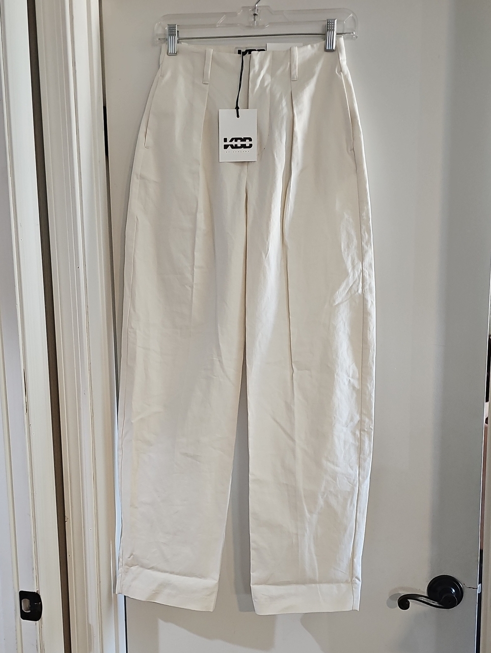 KBB by KAHLANA Women's The Mid Rise Barrel Leg Trousers in Cream sz 00